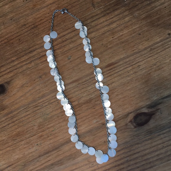 White Shell necklace - Picture 3 of 4